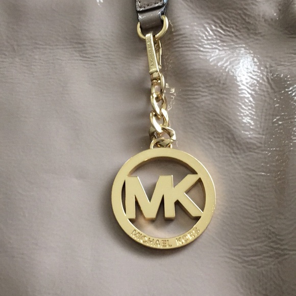 Michael Kors nude tote with gold chain - Picture 4 of 5